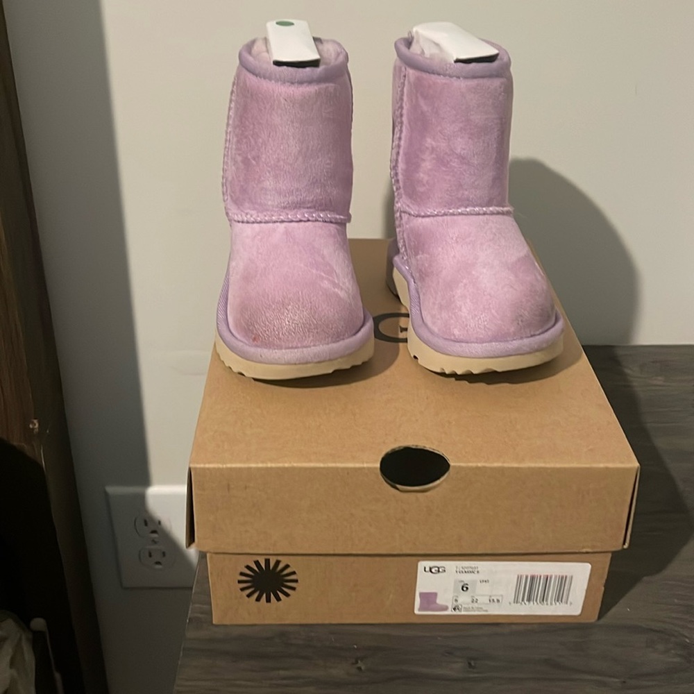 T classic II ugh boots for toddler girl size 6